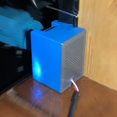 Vỏ ESP32-CAM (khe cắm thẻ micro SD và đèn LED)