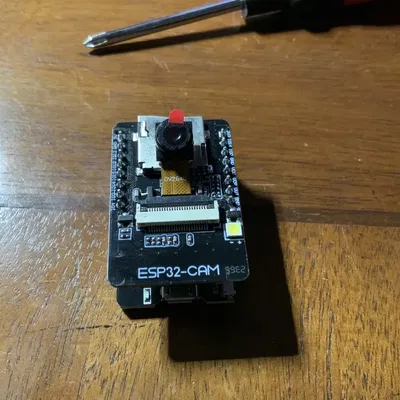 Vỏ ESP32-CAM (khe cắm thẻ micro SD và đèn LED)