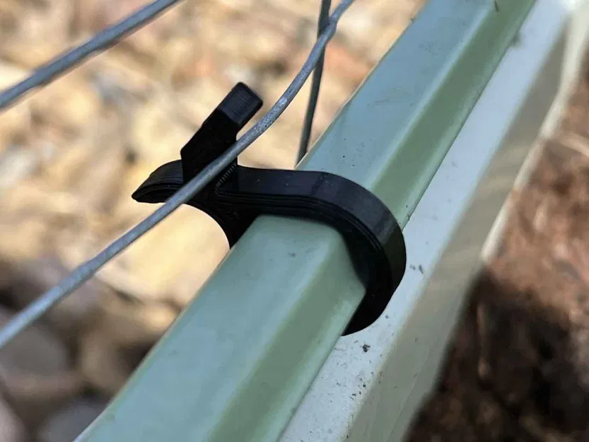 Kẹp giữ hàng rào thỏ cho luống rau - Image 1