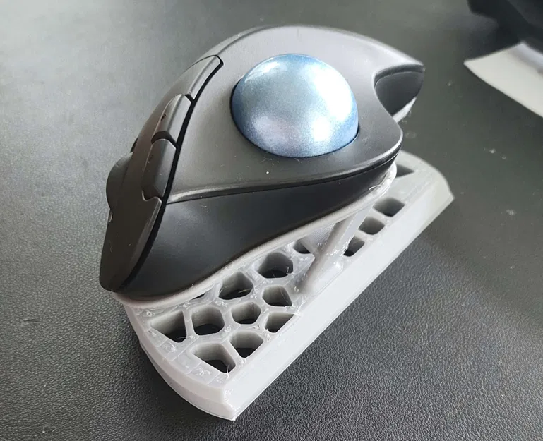 Đế Nghiêng 30 Độ Cho Chuột Logitech Ergo M575 - Image 1