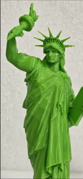 Tượng Nữ Thần Tự Do Cơ Bắp - "Beefy Liberty" - Image 2