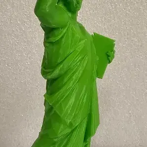 Tượng Nữ Thần Tự Do Cơ Bắp - "Beefy Liberty"