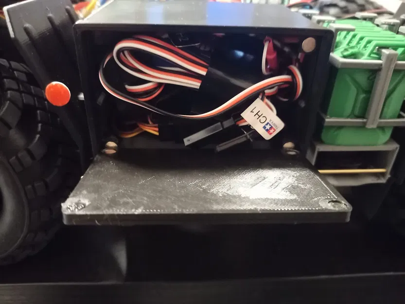 Hộp Đựng Linh Kiện Điện Tử Cho Xe Tatra VT 8x8 - Image 2