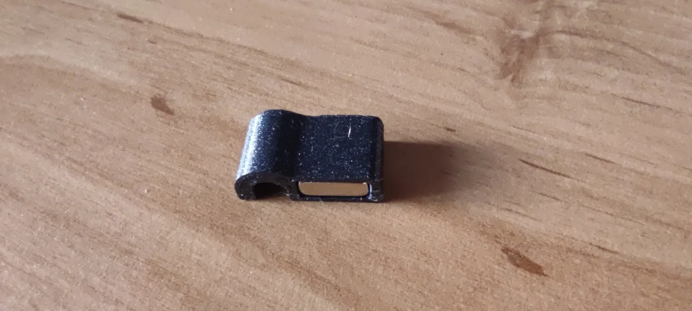 Magnetic cable clip - Image 1