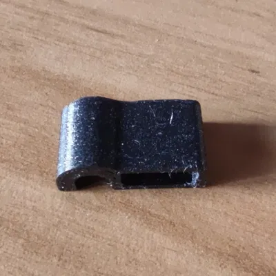 Magnetic cable clip