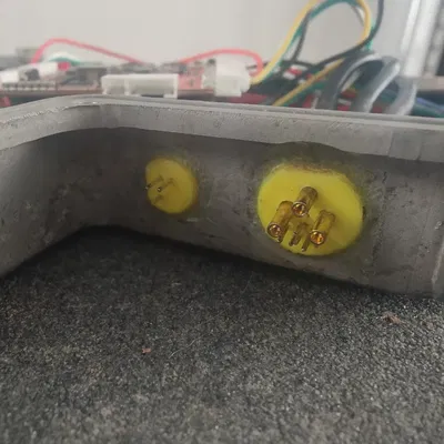 Chân cắm bàn đạp và động cơ VESC cho Onewheel