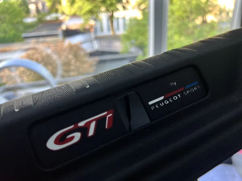 Peugeot 308 tailgate lock cover - Image 3