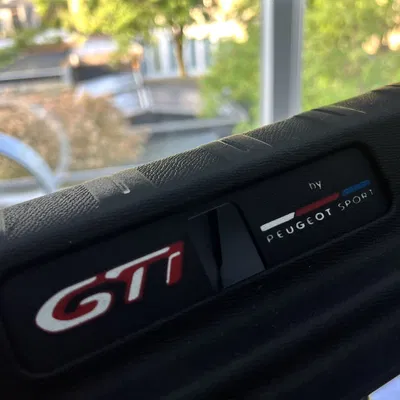 Peugeot 308 tailgate lock cover