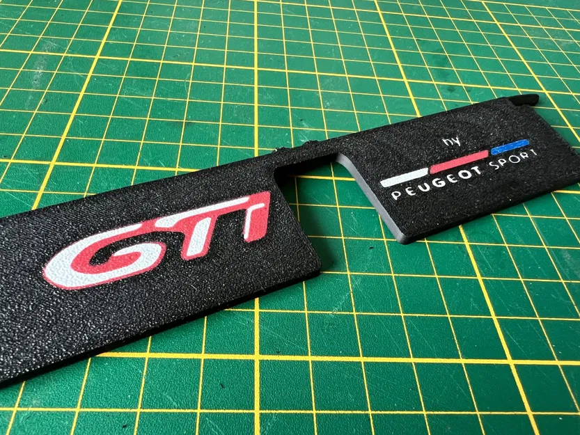 Peugeot 308 tailgate lock cover - Image 4