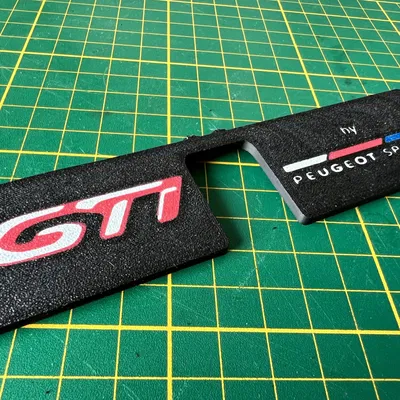 Peugeot 308 tailgate lock cover