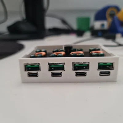 Case for 4-port USB fast charging hub