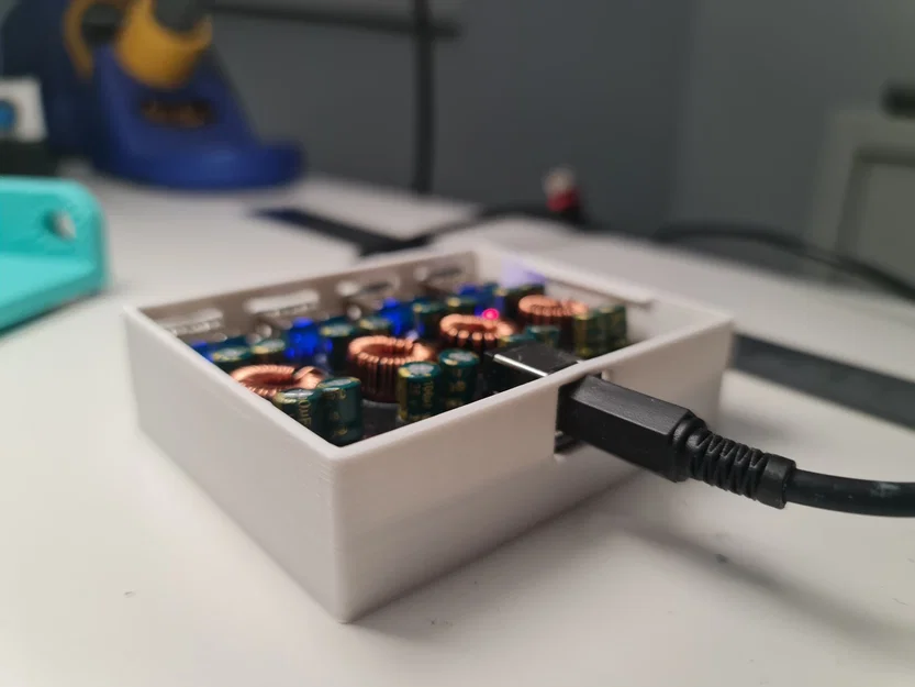 Case for 4-port USB fast charging hub - Image 3