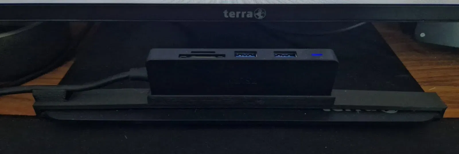 Giá Đỡ USB Hub TSUpy Cho Chân Màn Hình Terra - Image 1