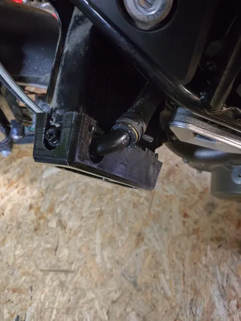 Chụp Bảo Vệ Két Nước Husqvarna Svartpilen 401 - Image 1