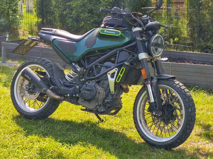 Chụp Bảo Vệ Két Nước Husqvarna Svartpilen 401 - Image 3