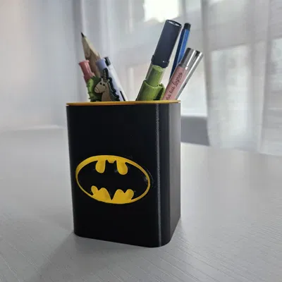 Hộp bút chì phát sáng lấy cảm hứng từ Batman