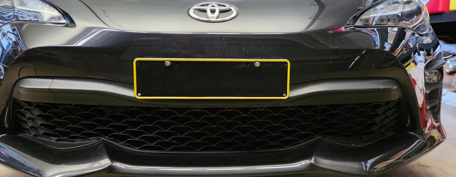 Giá đỡ/Bộ chuyển đổi biển số mỏng Toyota 86 (BRZ/FRS?) - Image 1