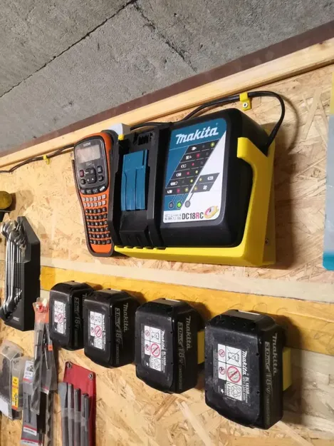 Makita Charger DC18RC Wall Mount - Image 9