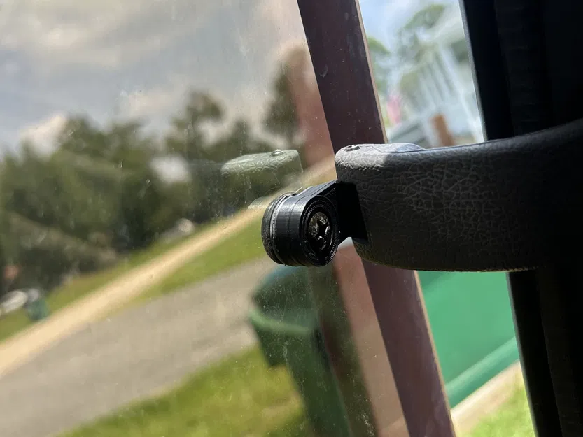 1995-2004 Toyota Tacoma extended cab window bracket - Image 2