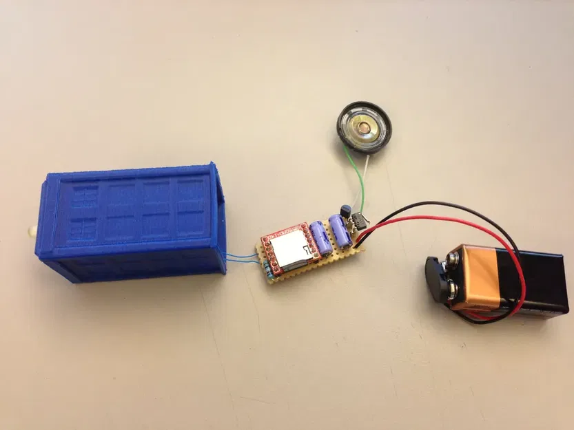 Thin wall TARDIS with Lights and Sound - Image 3