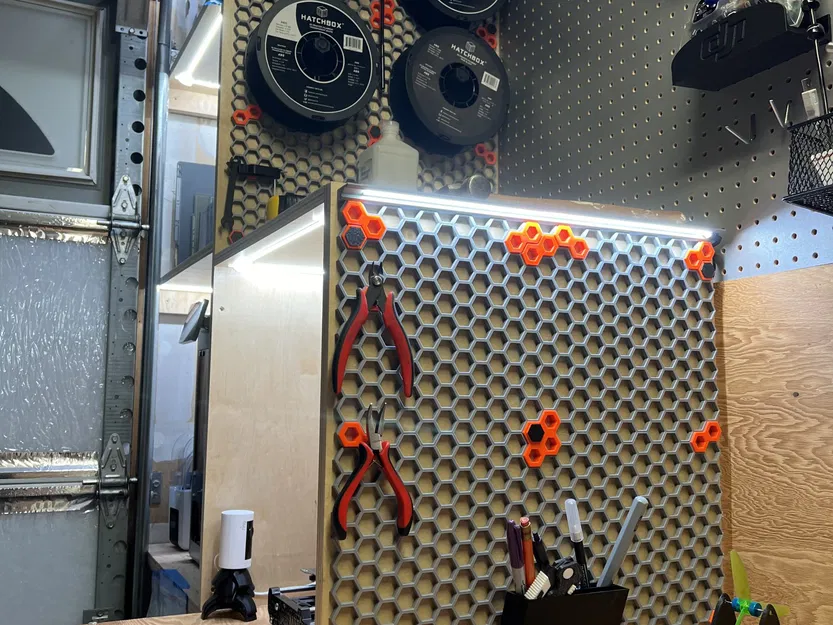 Giá đỡ đèn LED cho Tường Tổ Ong - Image 1