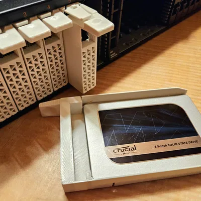 Khay cắm ổ cứng 2.5" cho Lenovo x3650 m5