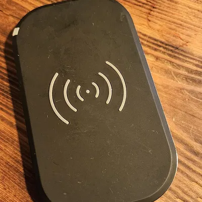 Giá Đỡ Điện Thoại Cho Hộc Cốc Xe Hơi - Có Sạc Qi CHOETECH