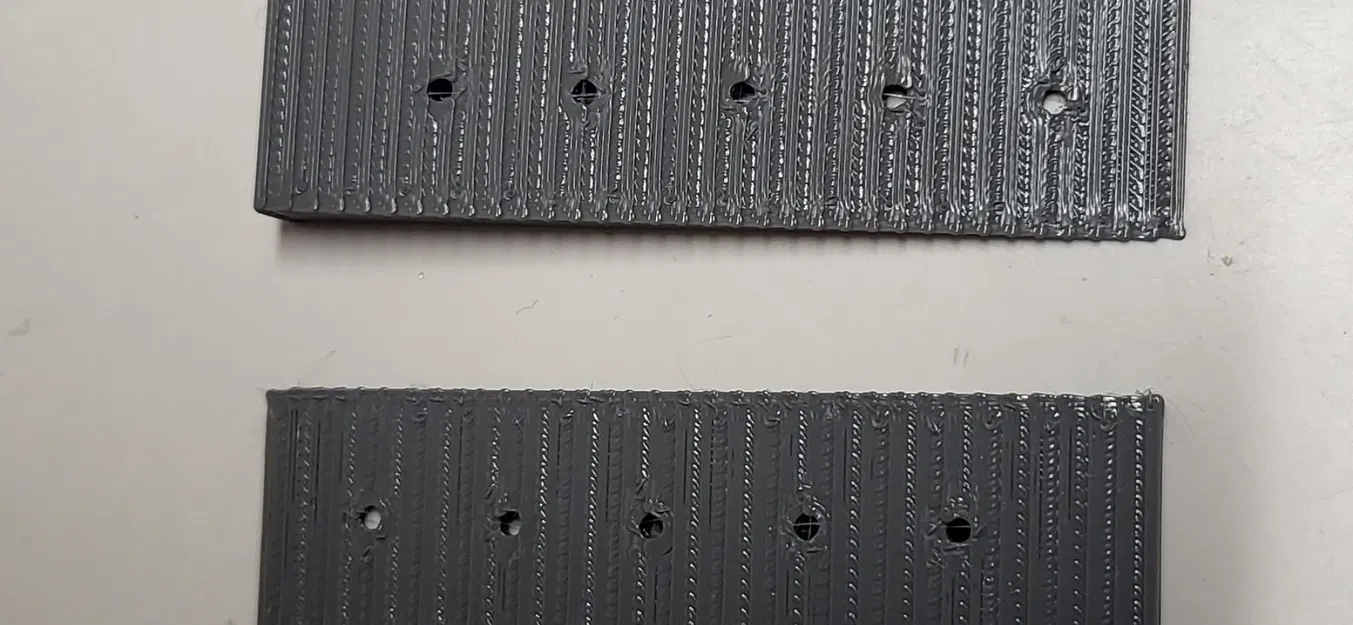 klínek s dírama - Image 2