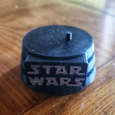 Đế theo chủ đề Star Wars cho mẫu Grogu lowpoly