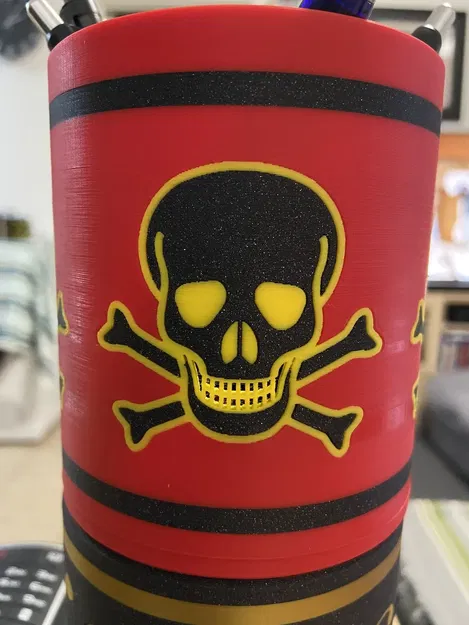 Chân Cắm Bút Hình Đầu Lâu & Xương Chéo (In Đa Màu) - Image 2