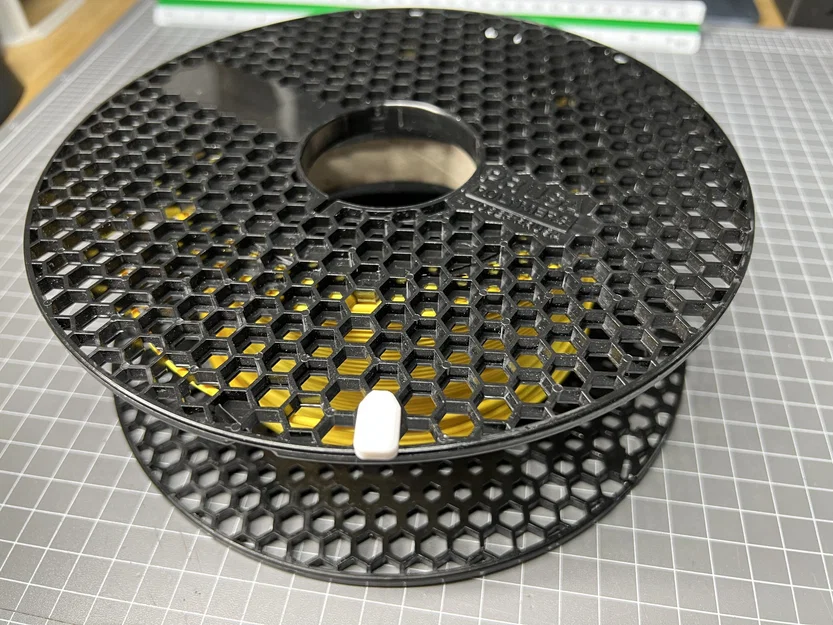 Filament Clip For Prusament Spools - Image 2