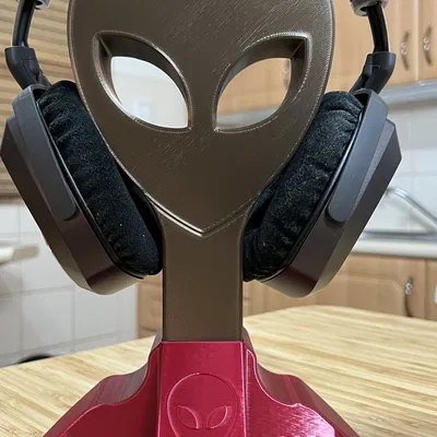 Chân Cắm Tai Nghe Hình Người Ngoài Hành Tinh