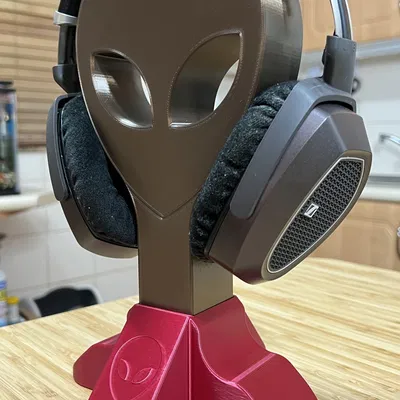 Chân Cắm Tai Nghe Hình Người Ngoài Hành Tinh