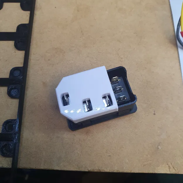 Nắp che an toàn sau ổ cắm điện IEC320 C14 có cầu chì - Image 5