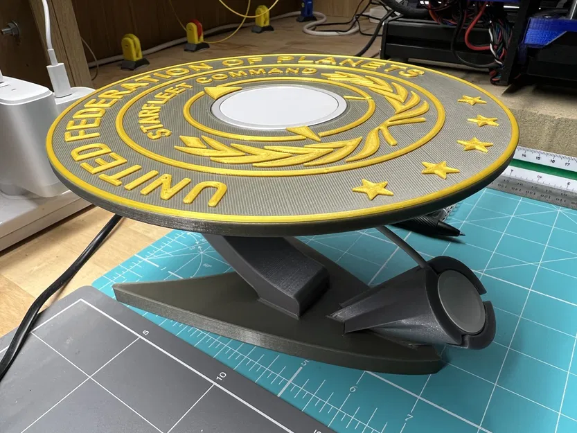 Trạm Sạc Không Dây Star Trek Cho iPhone/iWatch - Image 1