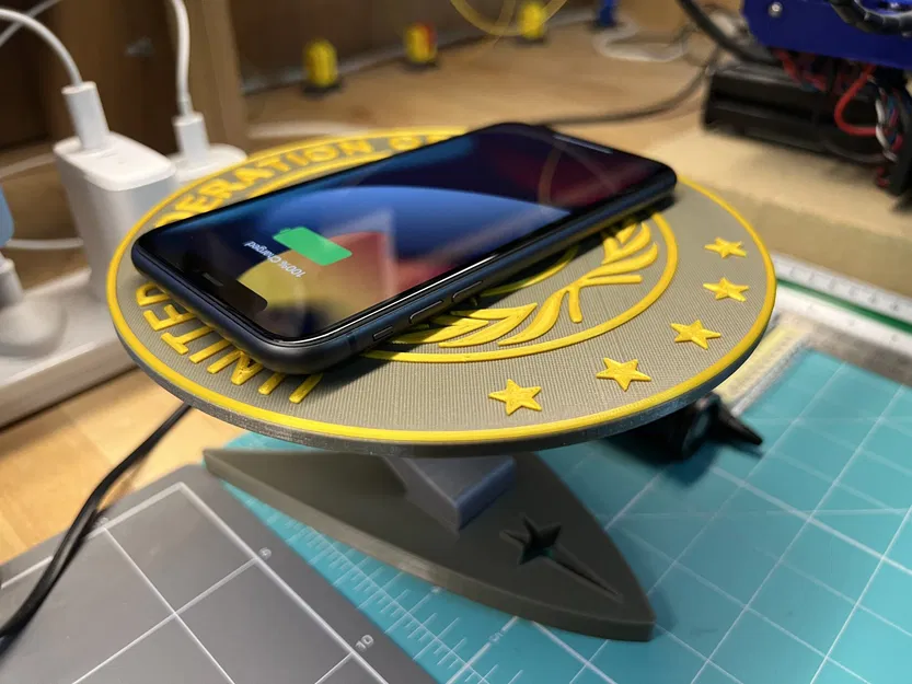 Trạm Sạc Không Dây Star Trek Cho iPhone/iWatch - Image 4