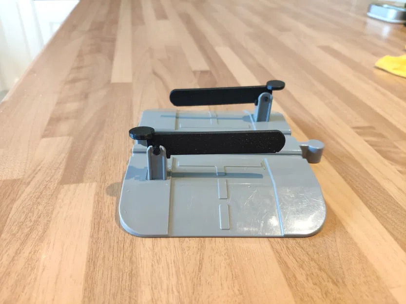 Lillabo (IKEA version of BRIO) level crossing barrier replacement - Image 1