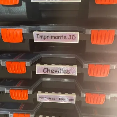 Nhãn Dán Hộp Dụng Cụ Hành Động