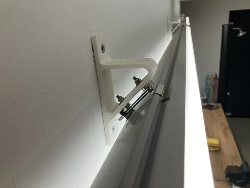 Giá đỡ đèn chống ẩm 45° - Image 1