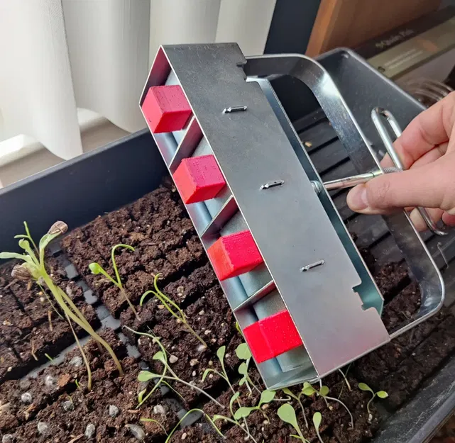 Khuôn Trồng Đất - Image 1