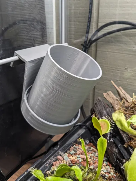 Hanging Round Plant Pot - Image 1