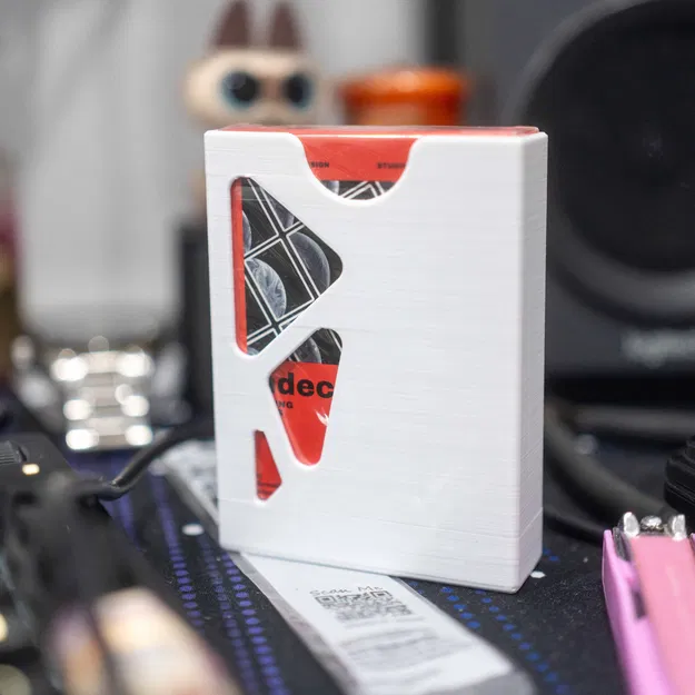 Hộp Đựng Bài Tây Có Lỗ Thoáng Khí Độc Đáo - Image 1