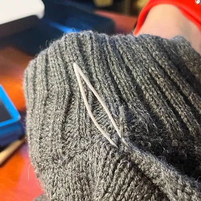 Dụng cụ sửa vết tutility trên áo len hoặc vải dệt kim