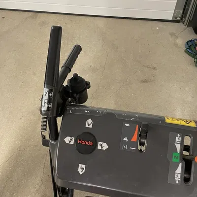 Mô hình độ tay cầm Joystick cho máy thổi tuyết Honda