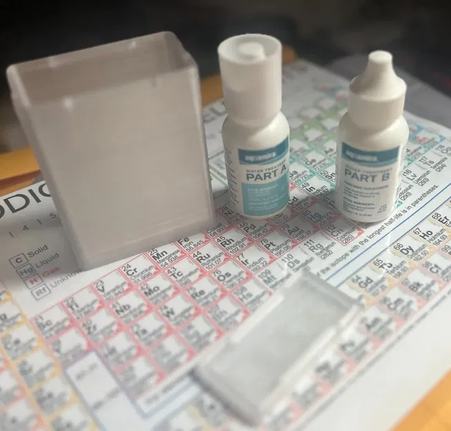 Hộp Dựng Bộ Xử Lý Nước Aquamira Dạng Snap-Fit - Image 1