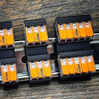 Giá đỡ DIN WAGO 221 cho 2-3-5 khe