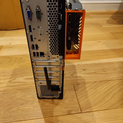 Giá đỡ GPU ngoài kiểu Mad Max