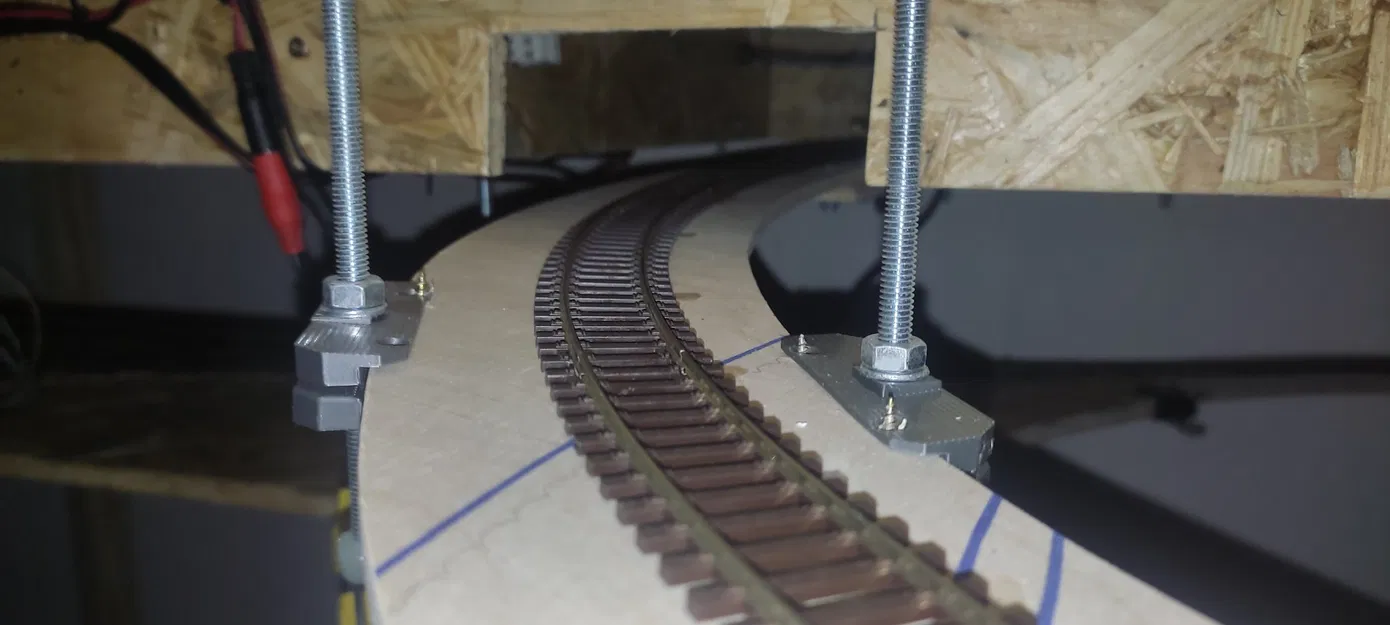 držák na tobogan do skrytého nádraží modelové železnice - Image 1