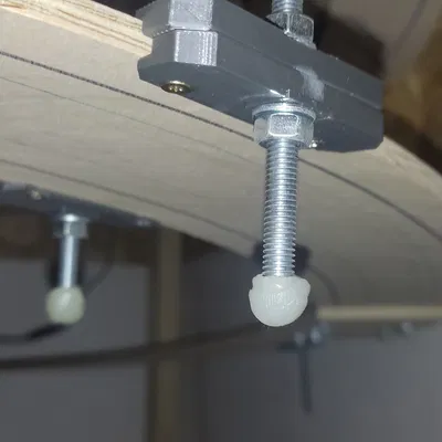 držák na tobogan do skrytého nádraží modelové železnice