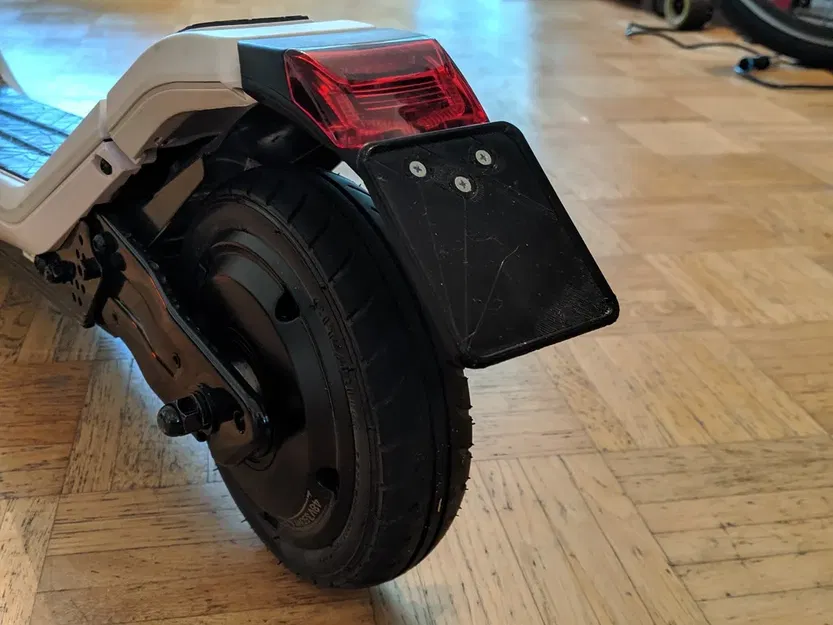 Giá Đỡ Tem Bảo Hiểm Xe Điện E-Scooter - Image 2